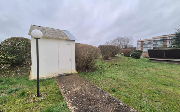 Stationnement à louer    16 m2 Boussy-Saint-Antoine