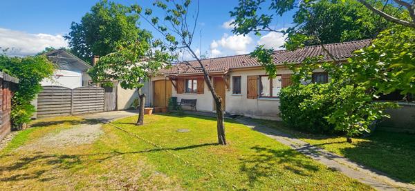 EYSINES BOURG - Maison 100 m² de plain pied + grand garage 18m² - 4 chambres - jardin