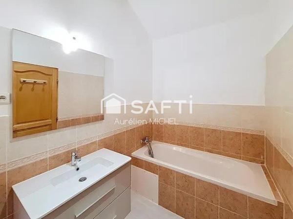 Joli appartement avec plein de charme avec sa charpente apparente