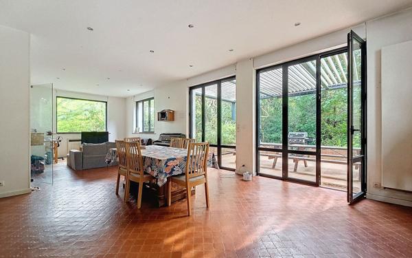 Maison à vendre    7 pièces •  Suresnes
