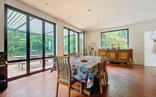 Maison à vendre    7 pièces •  Suresnes