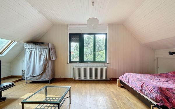 Maison à vendre    7 pièces •  Suresnes