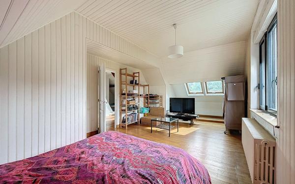 Maison à vendre    7 pièces •  Suresnes