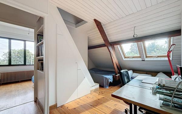 Maison à vendre    7 pièces •  Suresnes