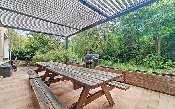 Maison à vendre    7 pièces •  Suresnes