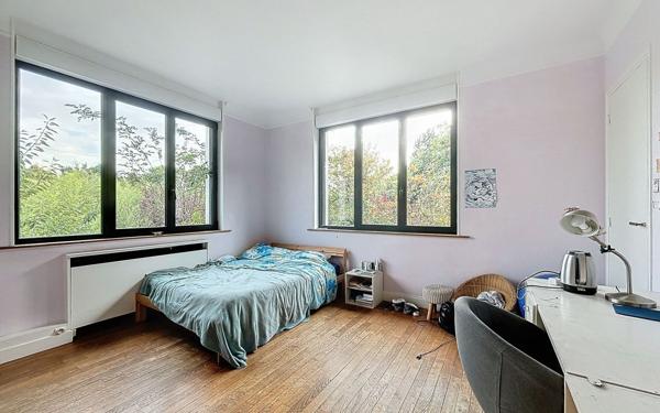 Maison à vendre    7 pièces •  Suresnes