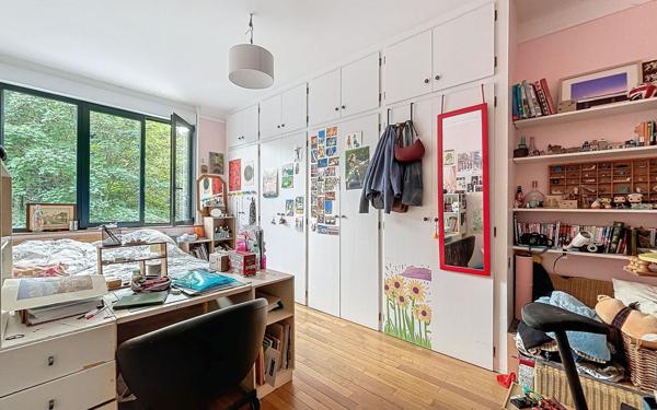 Maison à vendre    7 pièces •  Suresnes