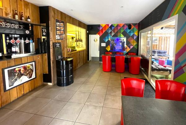 Local Commercial 6 pièces - 200 m²