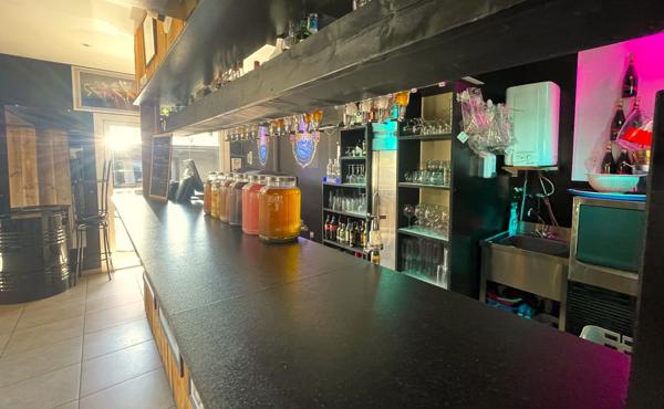 Local Commercial 6 pièces - 200 m²