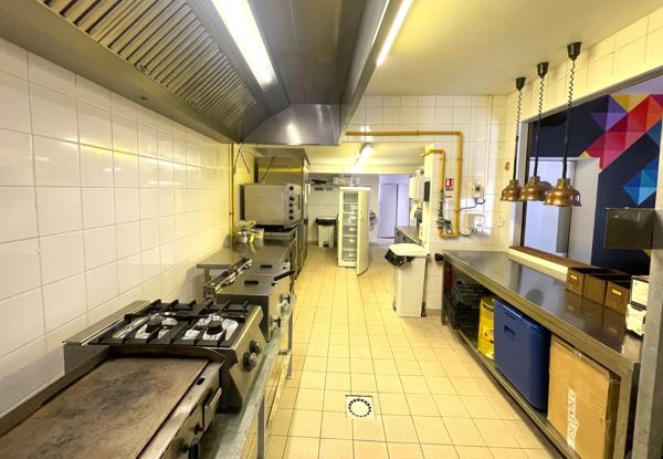 Local Commercial 6 pièces - 200 m²