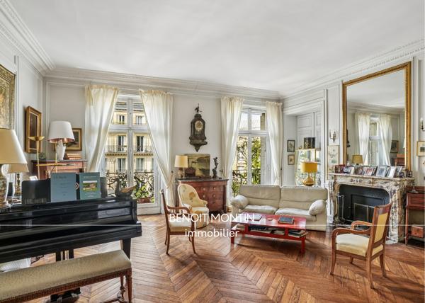 Appartement
         5 pièces
        - 153 m² Bien prestige 2 400 000 € *