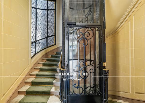 Appartement
         5 pièces
        - 153 m² Bien prestige 2 400 000 € *