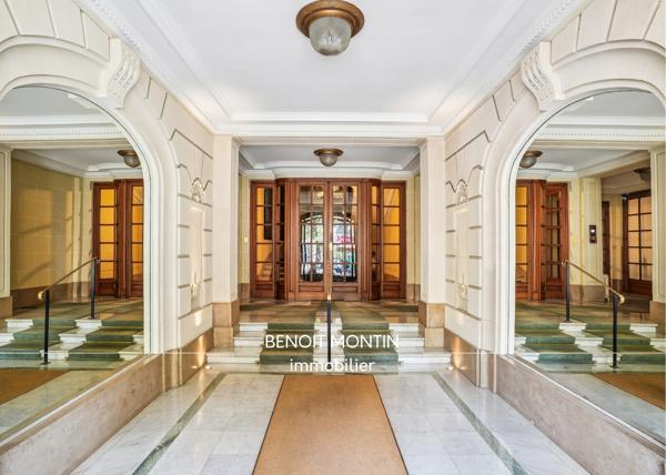 Appartement
         5 pièces
        - 153 m² Bien prestige 2 400 000 € *