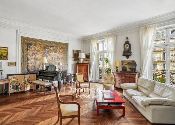 Appartement
         5 pièces
        - 153 m² Bien prestige 2 400 000 € *