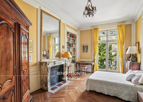Appartement
         5 pièces
        - 153 m² Bien prestige 2 400 000 € *