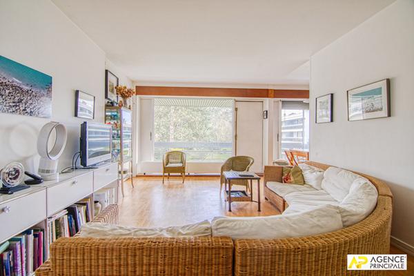 Versailles Clagny Appartement 86.74 m² carrez situé au 2ème étage avec ascenseur, balcons filants, cave, box et parking en sous-sol €545 000 ** - Référence 25434