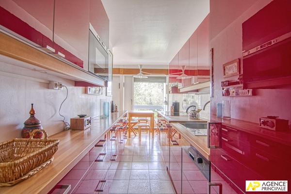 Versailles Clagny Appartement 86.74 m² carrez situé au 2ème étage avec ascenseur, balcons filants, cave, box et parking en sous-sol €545 000 ** - Référence 25434