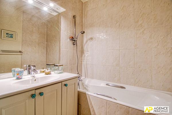 Versailles Clagny Appartement 86.74 m² carrez situé au 2ème étage avec ascenseur, balcons filants, cave, box et parking en sous-sol €545 000 ** - Référence 25434