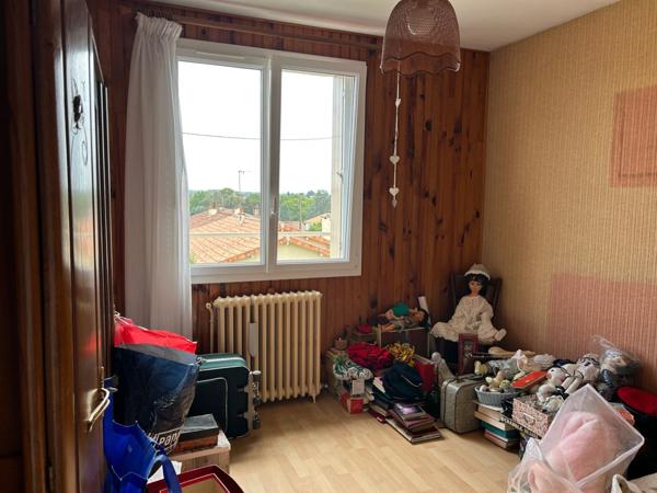 MAISON DE 1967, 4 CHAMBRES, GARAGE ET VERANDA SUR 400M² EN SECTEUR RÉSIDENTIEL