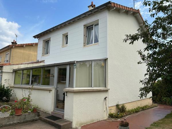 MAISON DE 1967, 4 CHAMBRES, GARAGE ET VERANDA SUR 400M² EN SECTEUR RÉSIDENTIEL