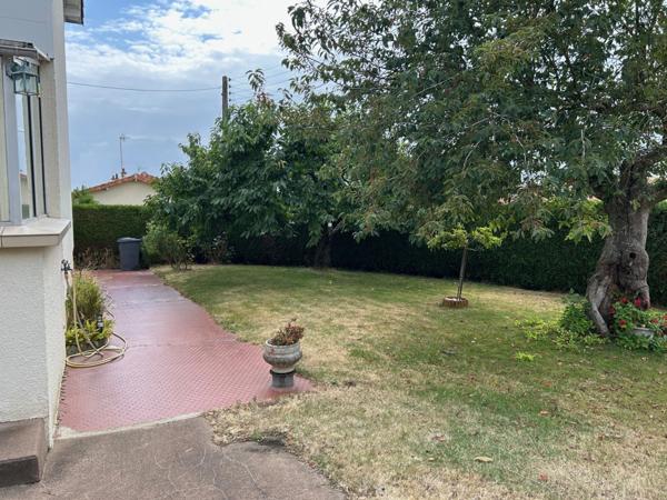 MAISON DE 1967, 4 CHAMBRES, GARAGE ET VERANDA SUR 400M² EN SECTEUR RÉSIDENTIEL