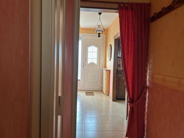 MAISON DE 1967, 4 CHAMBRES, GARAGE ET VERANDA SUR 400M² EN SECTEUR RÉSIDENTIEL