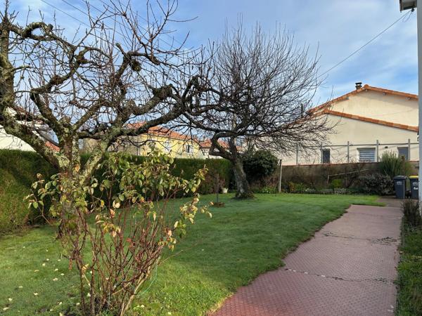 MAISON DE 1967, 4 CHAMBRES, GARAGE ET VERANDA SUR 400M² EN SECTEUR RÉSIDENTIEL