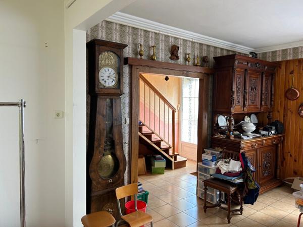 MAISON DE 1967, 4 CHAMBRES, GARAGE ET VERANDA SUR 400M² EN SECTEUR RÉSIDENTIEL