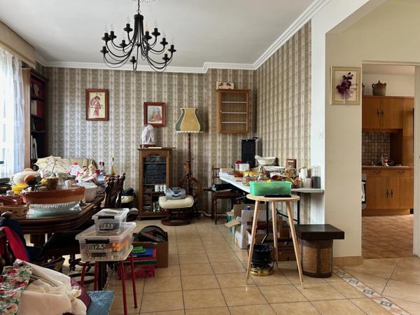 MAISON DE 1967, 4 CHAMBRES, GARAGE ET VERANDA SUR 400M² EN SECTEUR RÉSIDENTIEL