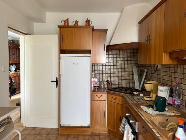 MAISON DE 1967, 4 CHAMBRES, GARAGE ET VERANDA SUR 400M² EN SECTEUR RÉSIDENTIEL