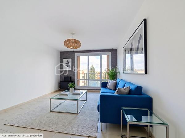 ***Brou-sur-Chantereine***
Venez découvrir cet appartement  situé au 4ème et dernier étage sans ascenseur, dans la résidence recherchée " Chanteclair ",  calme et sécurisée.
Proche de toutes commodités: écoles, commerces, clinique, gare Vaires / Torcy à 15 minutes à pied.
Il se compose d'une entrée, d'un salon LUMINEUX, une grande cuisine entièrement aménagée et équipée donnant sur un balcon, de trois chambres, un grand dressing aménagé, une salle de bain et un WC séparé.
Un emplacement de parking.
Une cave en sous-sol.
*Charges comprenant l'eau et chauffage inclus.
* Ravalement récent

Les atouts:
- Très Lumineux avec une belle vue arborée, sans aucun vis à vis.
- Une cave + un emplacement de parking,
- Résidence calme et sécurisée,
- De nombreux rangements,
- Aucun travaux à prévoir,
- Ravalement récent.
***Accordez-vous une simple visite et laissez-vous charmer !