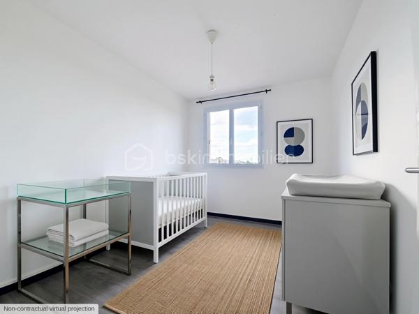 ***Brou-sur-Chantereine***
Venez découvrir cet appartement  situé au 4ème et dernier étage sans ascenseur, dans la résidence recherchée " Chanteclair ",  calme et sécurisée.
Proche de toutes commodités: écoles, commerces, clinique, gare Vaires / Torcy à 15 minutes à pied.
Il se compose d'une entrée, d'un salon LUMINEUX, une grande cuisine entièrement aménagée et équipée donnant sur un balcon, de trois chambres, un grand dressing aménagé, une salle de bain et un WC séparé.
Un emplacement de parking.
Une cave en sous-sol.
*Charges comprenant l'eau et chauffage inclus.
* Ravalement récent

Les atouts:
- Très Lumineux avec une belle vue arborée, sans aucun vis à vis.
- Une cave + un emplacement de parking,
- Résidence calme et sécurisée,
- De nombreux rangements,
- Aucun travaux à prévoir,
- Ravalement récent.
***Accordez-vous une simple visite et laissez-vous charmer !