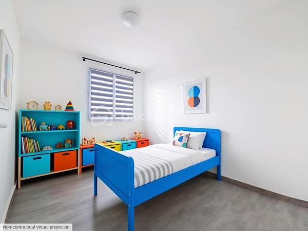 ***Brou-sur-Chantereine***
Venez découvrir cet appartement  situé au 4ème et dernier étage sans ascenseur, dans la résidence recherchée " Chanteclair ",  calme et sécurisée.
Proche de toutes commodités: écoles, commerces, clinique, gare Vaires / Torcy à 15 minutes à pied.
Il se compose d'une entrée, d'un salon LUMINEUX, une grande cuisine entièrement aménagée et équipée donnant sur un balcon, de trois chambres, un grand dressing aménagé, une salle de bain et un WC séparé.
Un emplacement de parking.
Une cave en sous-sol.
*Charges comprenant l'eau et chauffage inclus.
* Ravalement récent

Les atouts:
- Très Lumineux avec une belle vue arborée, sans aucun vis à vis.
- Une cave + un emplacement de parking,
- Résidence calme et sécurisée,
- De nombreux rangements,
- Aucun travaux à prévoir,
- Ravalement récent.
***Accordez-vous une simple visite et laissez-vous charmer !