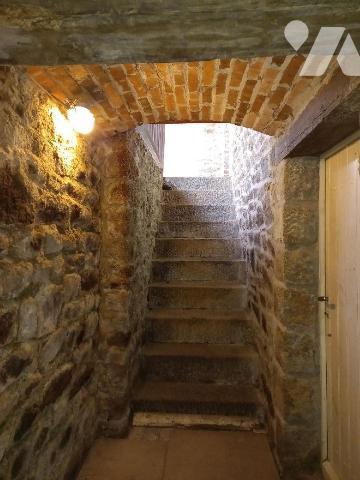 Cette belle propriété a une surface habitable de 230 m². Sur 2 niveaux seulement, et construite...