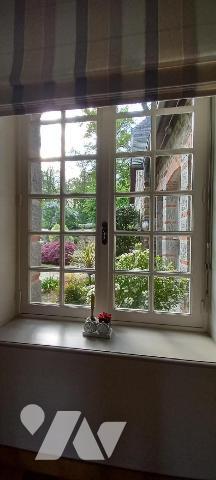 Cette belle propriété a une surface habitable de 230 m². Sur 2 niveaux seulement, et construite...