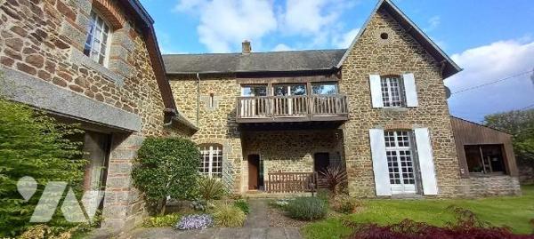 Cette belle propriété a une surface habitable de 230 m². Sur 2 niveaux seulement, et construite...