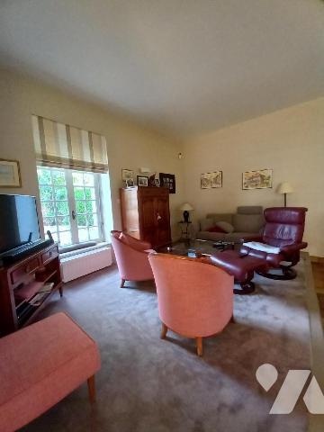 Cette belle propriété a une surface habitable de 230 m². Sur 2 niveaux seulement, et construite...