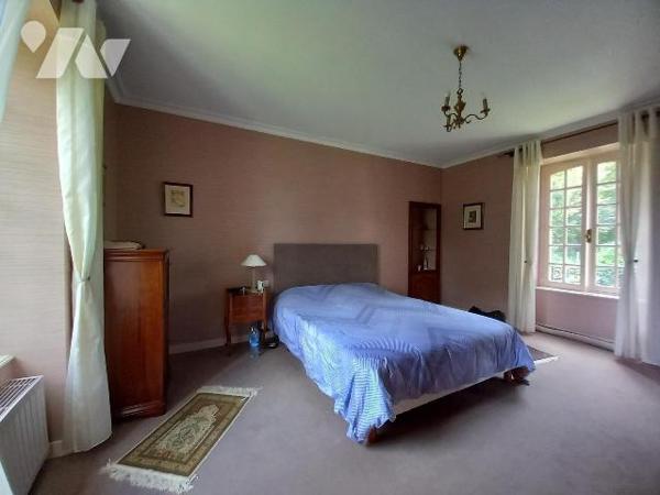 Cette belle propriété a une surface habitable de 230 m². Sur 2 niveaux seulement, et construite...