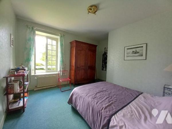 Cette belle propriété a une surface habitable de 230 m². Sur 2 niveaux seulement, et construite...