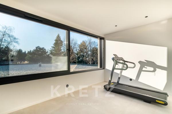 Villa d'architecte avec piscine et vue dégagée