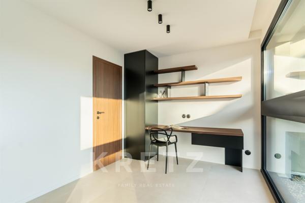 Villa d'architecte avec piscine et vue dégagée