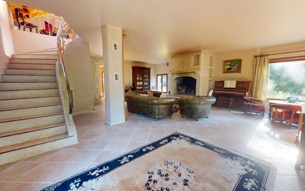 Maison à vendre    6 pièces •  Quettehou