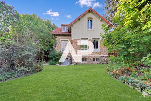 Maison La Celle Saint Cloud 5 pièce(s) 130 m2 €850 000 ** - Référence 19796