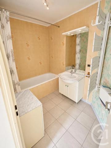 Appartement à vendre  3 pièces - 60,77 m 2   MARTIGUES  - 13