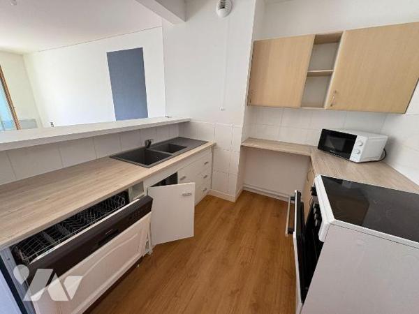 Appartement situé au premier étage d'une résidence récente, à proximité immédiate des commerces...