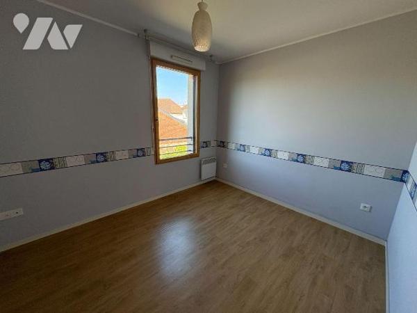 Appartement situé au premier étage d'une résidence récente, à proximité immédiate des commerces...