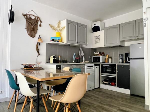 EXCLUSIVITE - PORT LA NOUVELLE - Appartement lumineux T2 de 37m2 rénové au coeur du village - DPE C