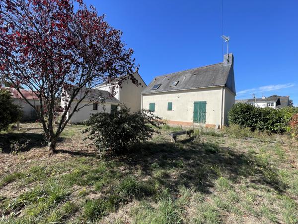 SAINT-LYPHARD – Maison 2 chambres avec terrain de 560 m² et dépendance