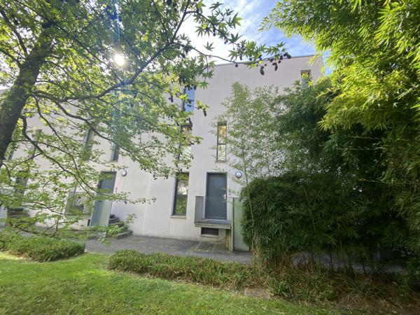 Maison atypique en plein centre de Roubaix, 4 chambres, 2 garages ROUBAIX CENTRE – MAISON ATYPIQUE DE 119 m² – 4 CHAMBRES – 2 GARAGES – DPE C