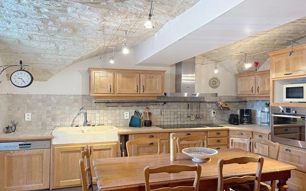 Maison à vendre    7 pièces •  Barjac